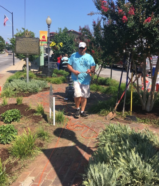 Leadership Hopkinsville Alumni cleanup