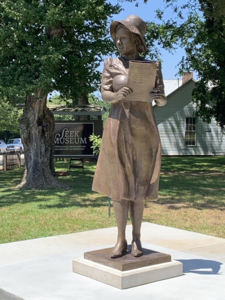 alice-dunnigan-statue