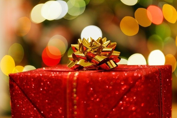 christmas-present-83119_640