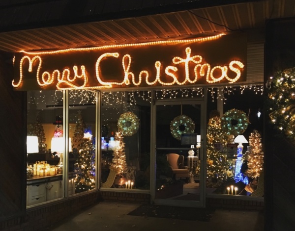 downtown-xmas-decor
