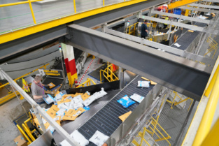 Amazon-Fulfillment-Center-by-J.-Tyler-Franklin-Louisville-Public-Media-113917-1024x683-1