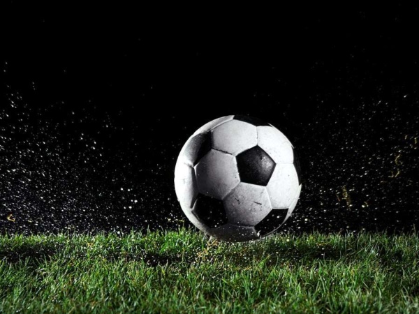 Soccer-ball-motion-grass-Homepage-blog-arts-2010