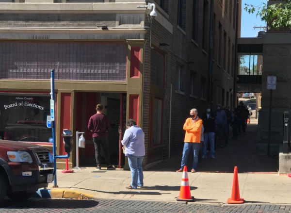 voters in line