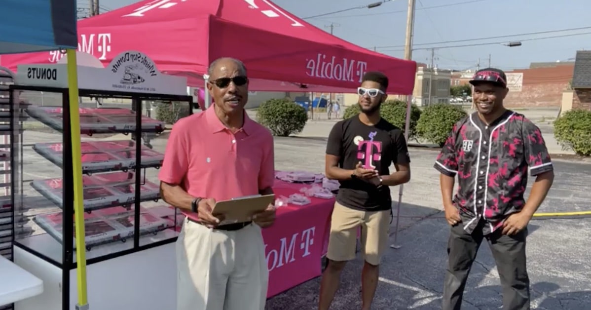 wendell lynch with t-mobile representatives