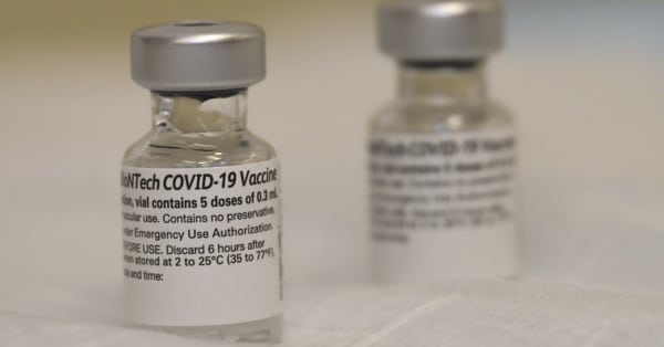 1280px-Pfizer-BioNTech_COVID-19_vaccine_(2020)_G