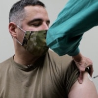 fort campbell soldier receives vaccine