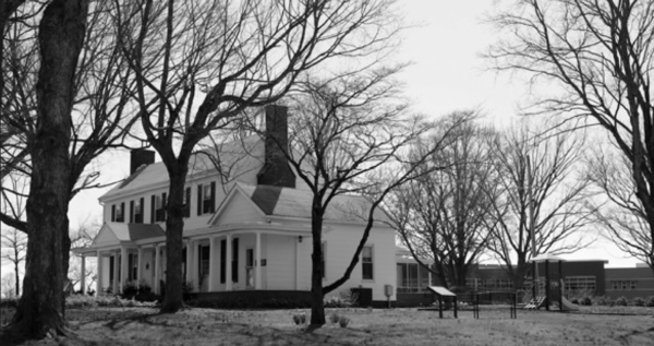 Fort-Campbell-plantation-house-feature