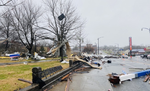 tornado debris strewn across ninth street in hopkinsville