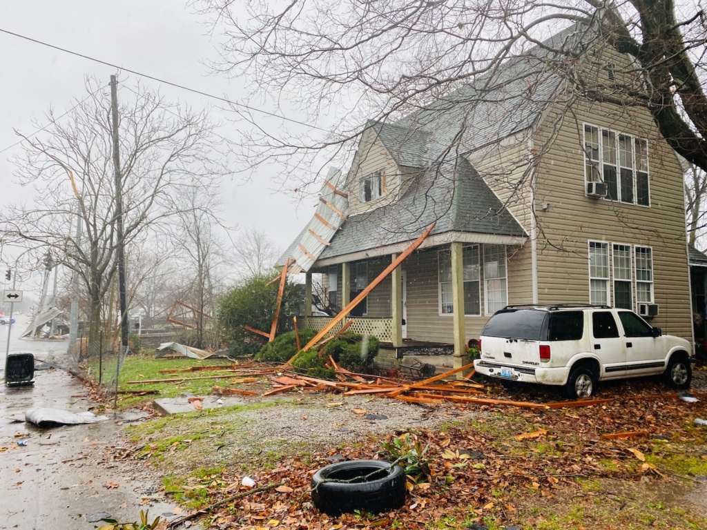 tornado debris on hopkinsville home
