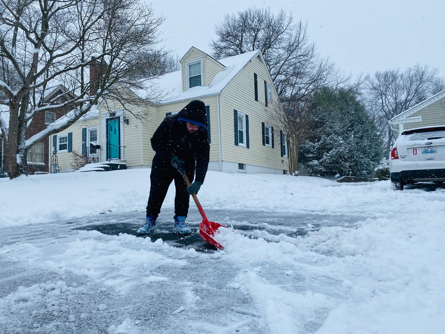 Jacob Farnsley, of Kingsport, Tennessee, shovels snow Thursday, Jan. 6, 2022, from a driveway on Mooreland Drive. He was in town visiting family when the snow hit. (Photo by Jennifer P. Brown)