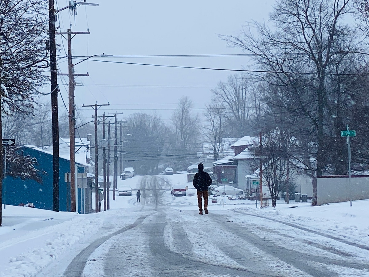 A man walks down Liberty Street as snow falls on Thursday, Jan. 6, 2022, in Hopkinsville. (Photo by Jennifer P. Brown)