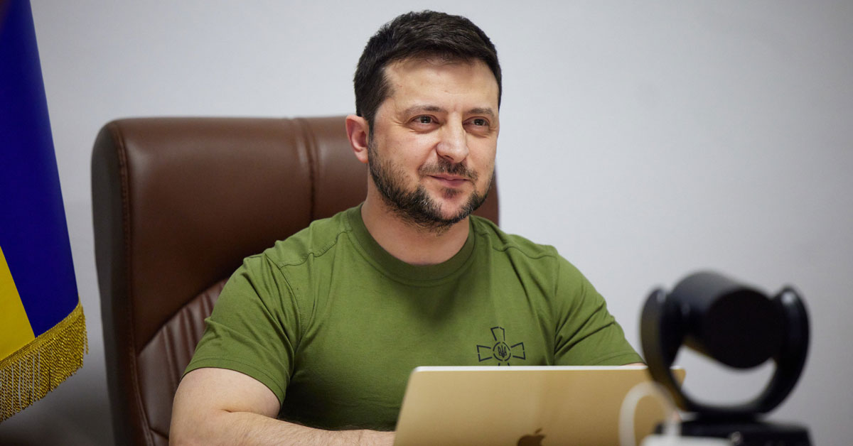 Volodymyr Zelenskyy at computer