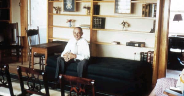 edgar cayce on couch