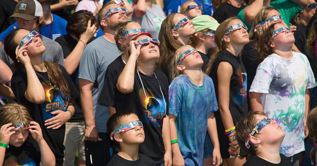 solar eclipse spectators