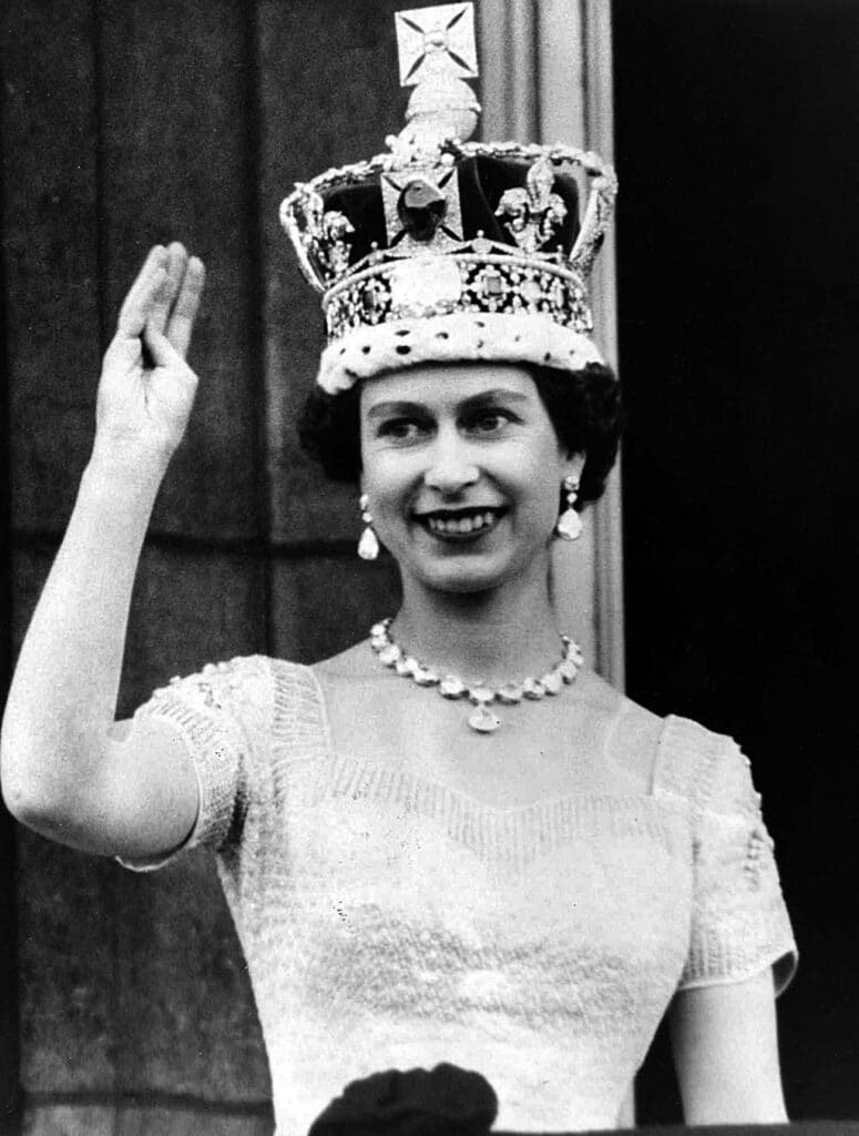 queen elizabeth II waving