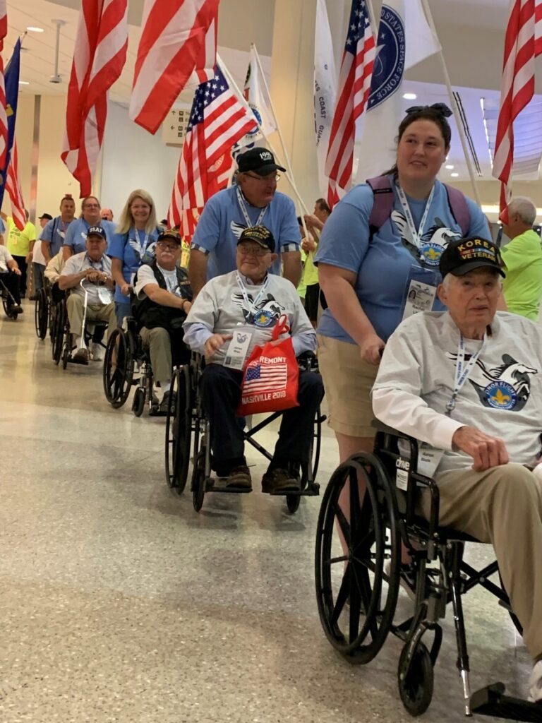 veterans in line for honor flight