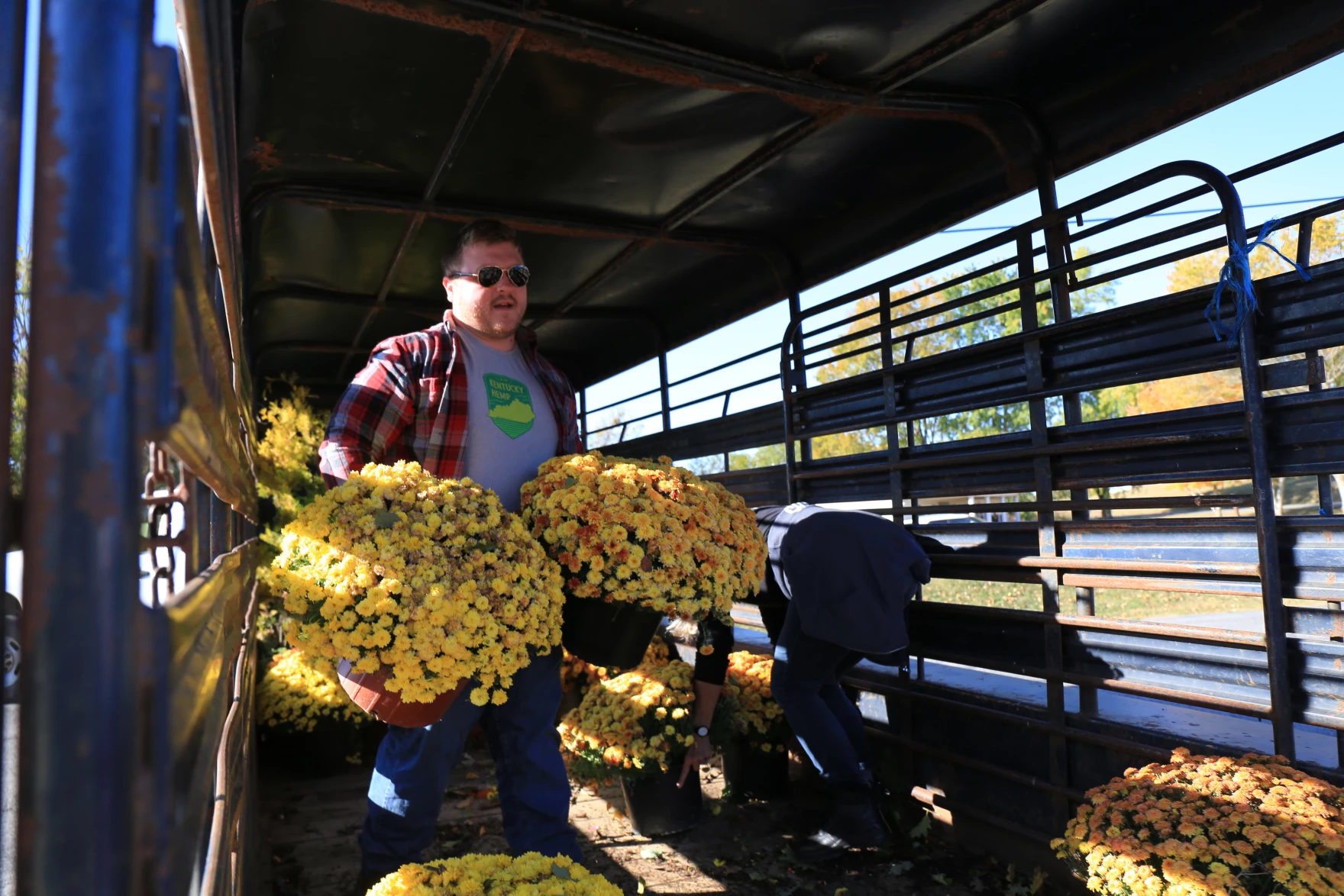Volunteers gift plants, trees for Dawson Spring tornado victims - Vimarsana News
