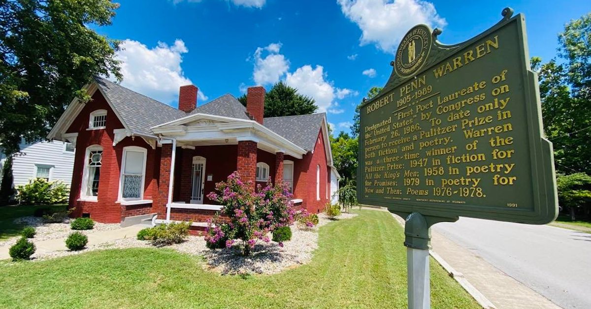 A historical marker identifies Robert Penn Warren's boyhood home in Guthrie, Kentucky. (Photo by Jennifer P. Brown, Hoptown Chronicle)