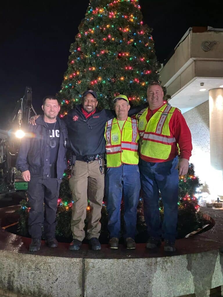 workers infront of Mayfield Christmas tree