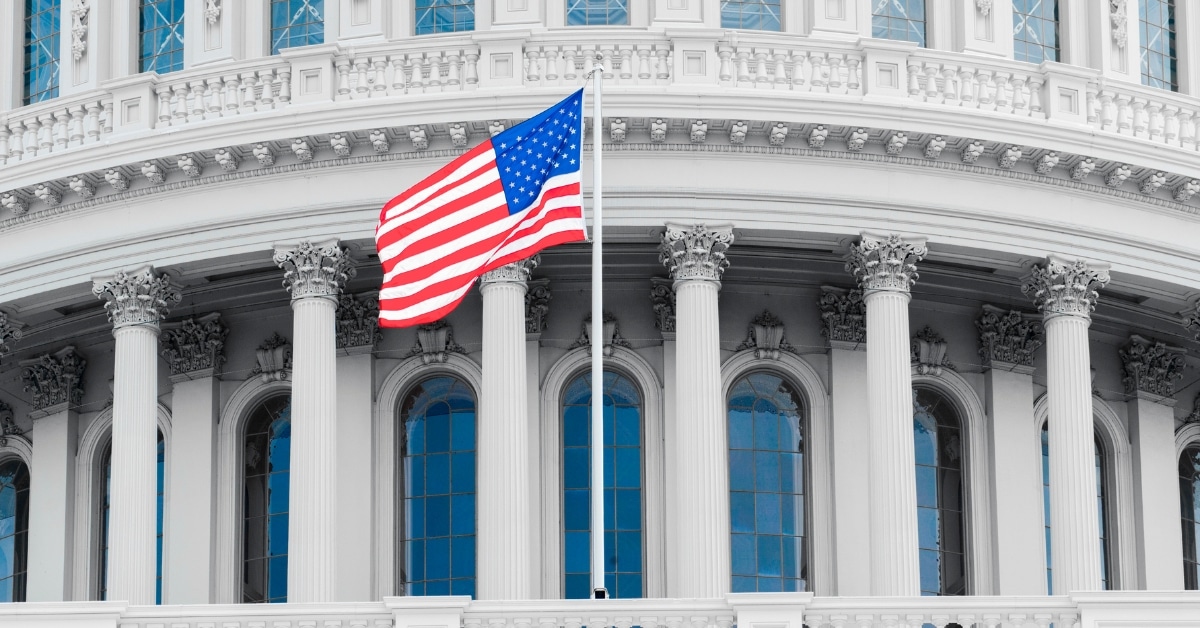 U.S. Capitol w flag