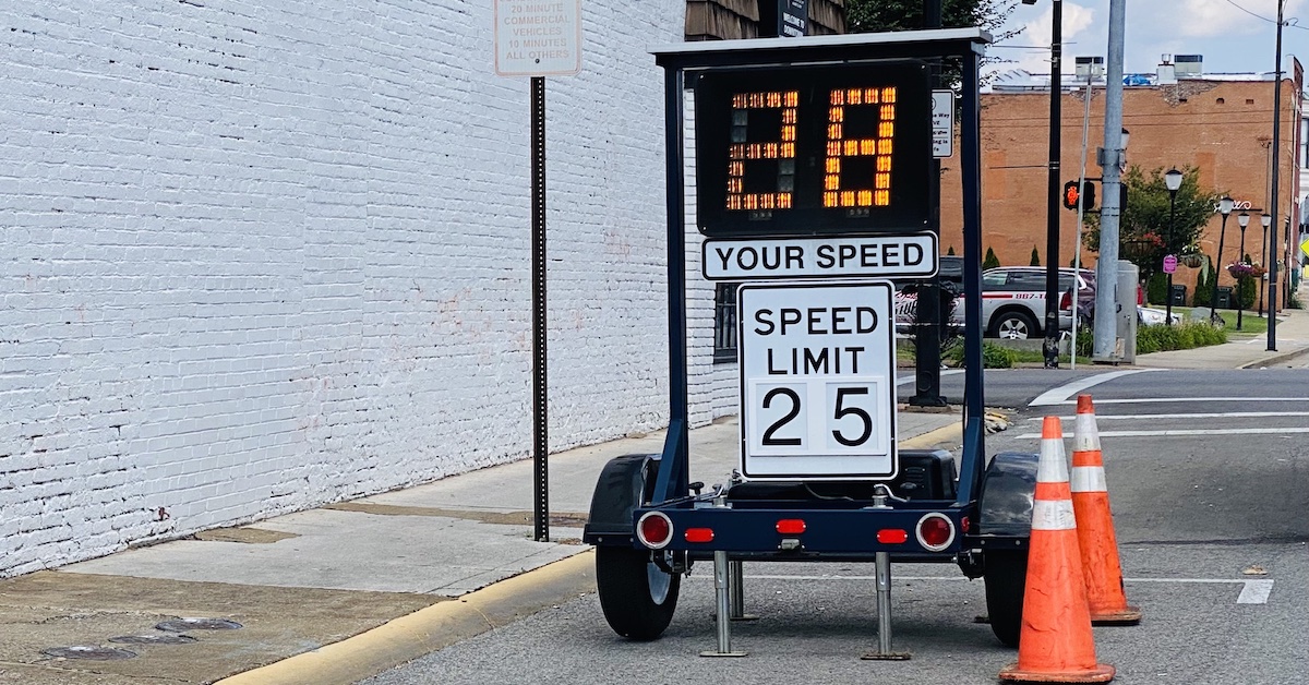 speed limit sign displaying 28 mph