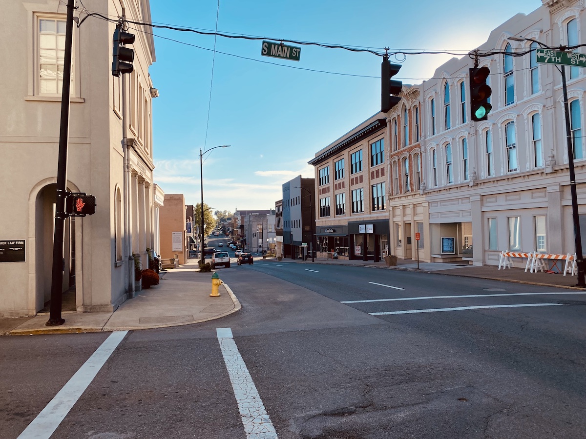 South Main Street at Seventh Street. (Hoptown Chronicle photo by Jennifer P. Brown)