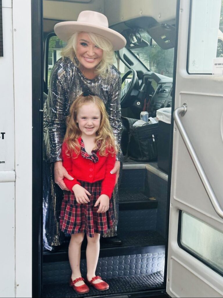 saylor jessup and tonya tucker on bus steps