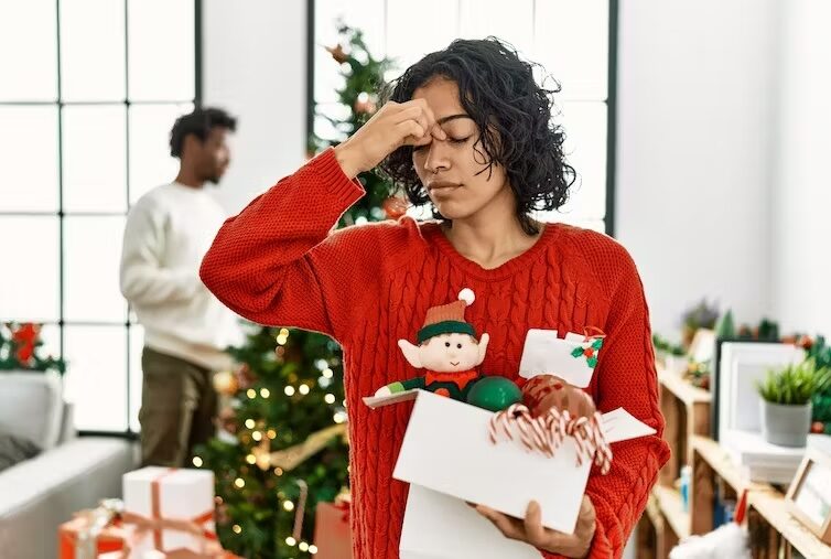 When stress and tension are starting to mount, taking short breaks and deep breaths can help clear your mind. (AaronAmat/iStock | Getty Images Plus)