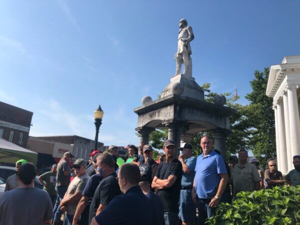 Lee statue Murray