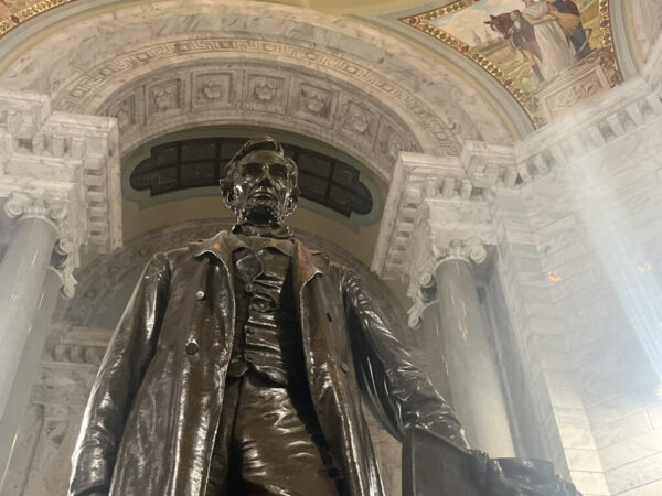 jefferson davis statue in kentucky capitol