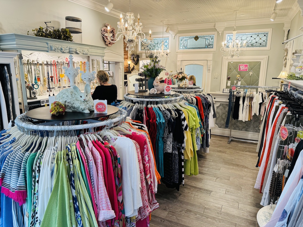 Spring clothing and accessories displayed on May 15, 2024, at the 6th Street Boutique. (Hoptown Chronicle photo by Jennifer P. Brown)