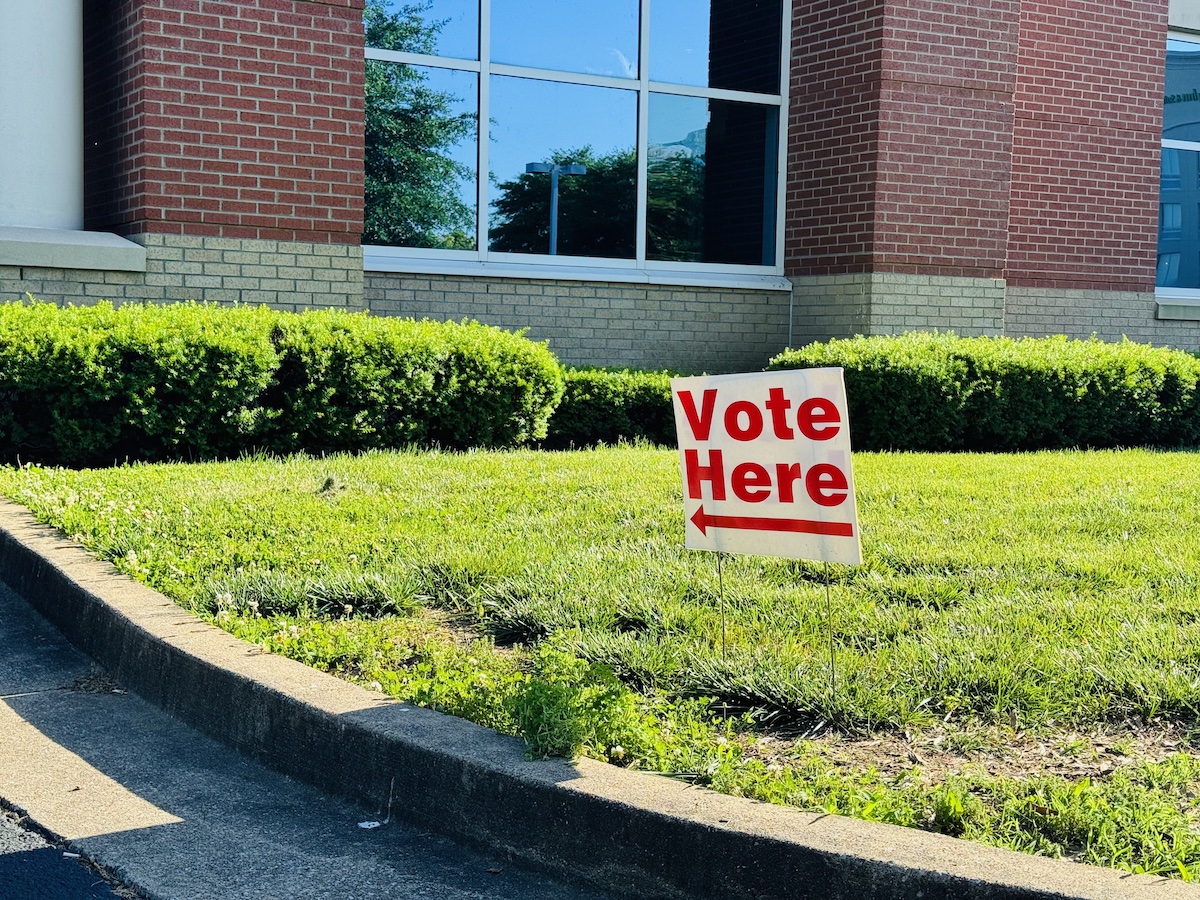 A sign directs primary election 2024 voters to the polling place door at the James E. Bruce Convention Center. (Hoptown Chronicle photo by Jennifer P. Brown)