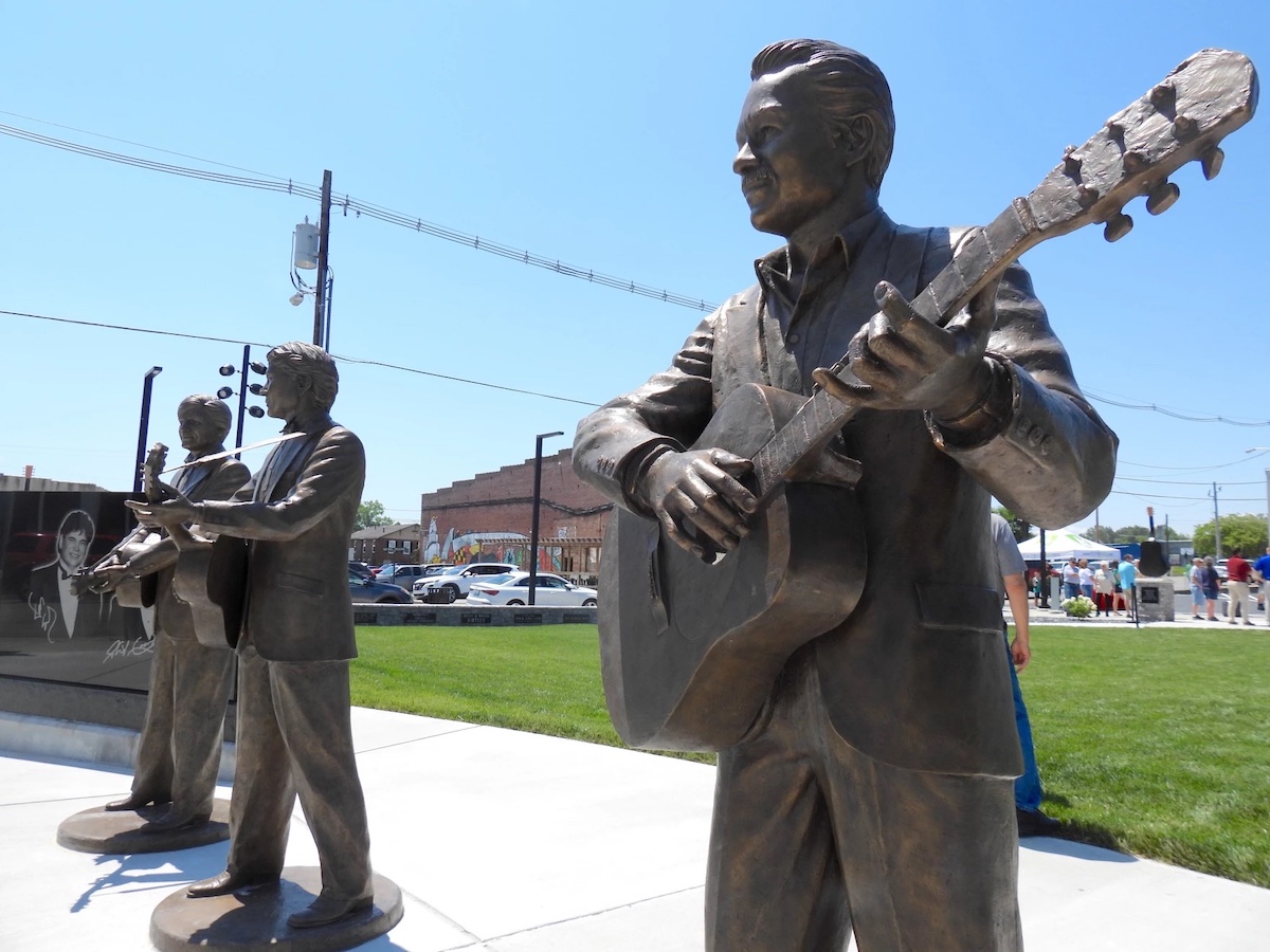 Central City celebrates regional roots of Everly Brothers and John Prine  with bronze statues