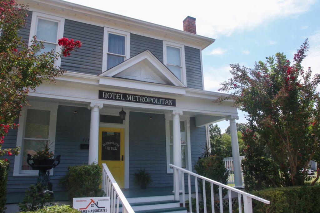 Exterior of Hotel Metropolitan in Paducah, Kentucky