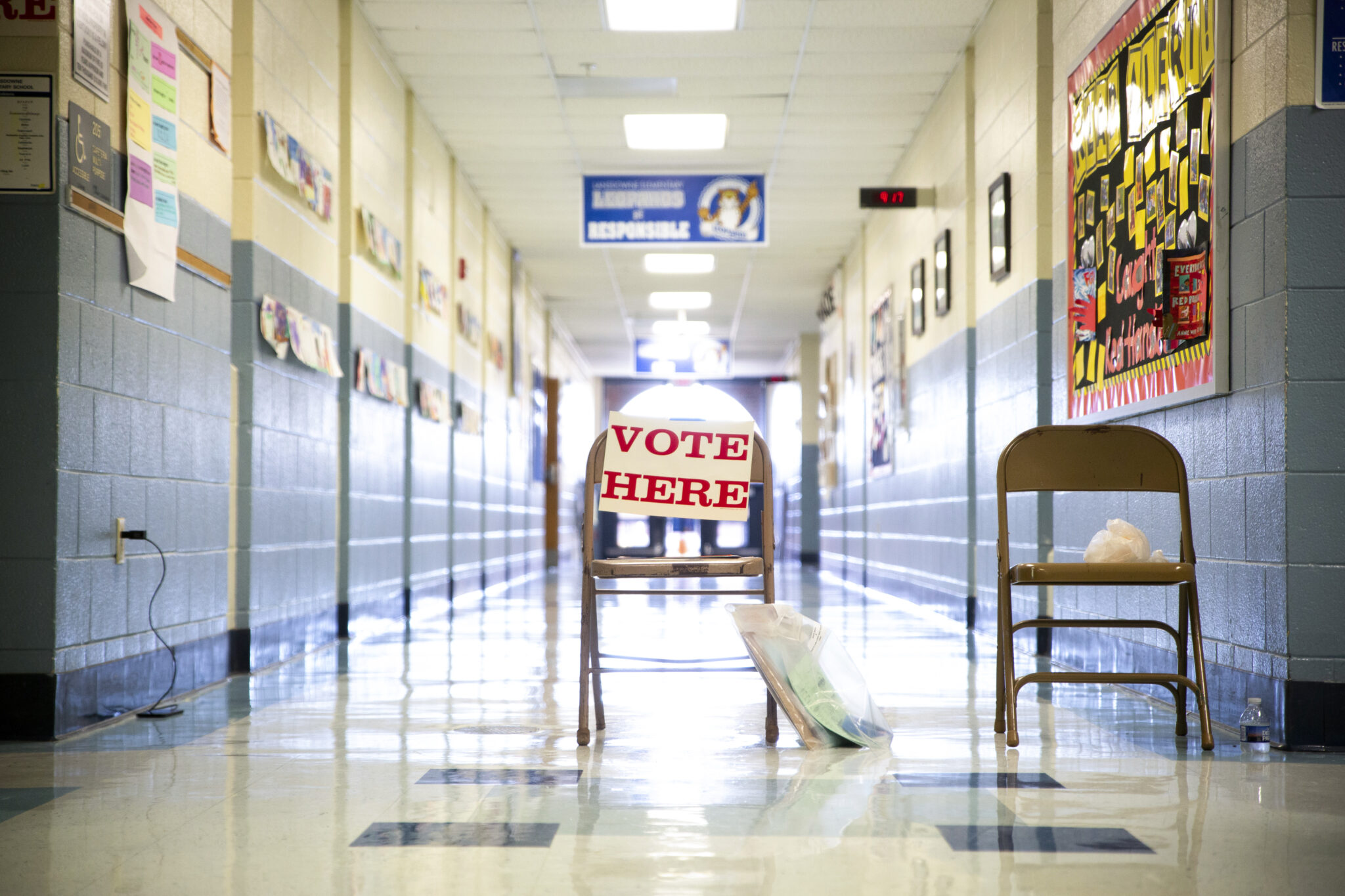 vote here sign