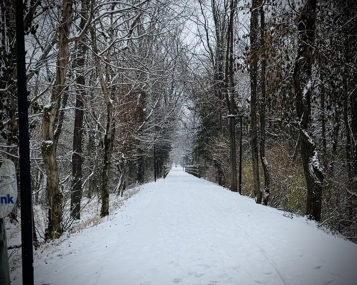 Snow covers the path on Friday, Jan. 10, 2025, along the Hopkinsville Greenway between the North Drive Trailhead and the Hopkinsville-Christian County Public Library. (Hoptown Chronicle photo by Jennifer P. Brown)