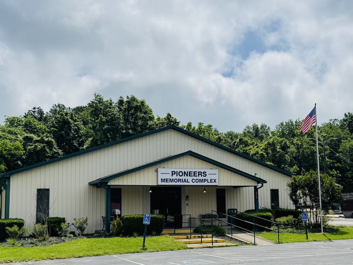 Pioneers Memorial Complex on North Drive. (Hoptown Chronicle photo by Jennifer P. Brown)