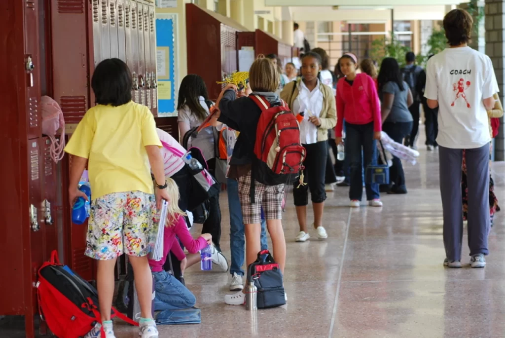 kids in school hallway