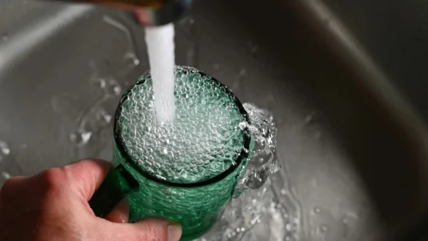 faucet water filling glass