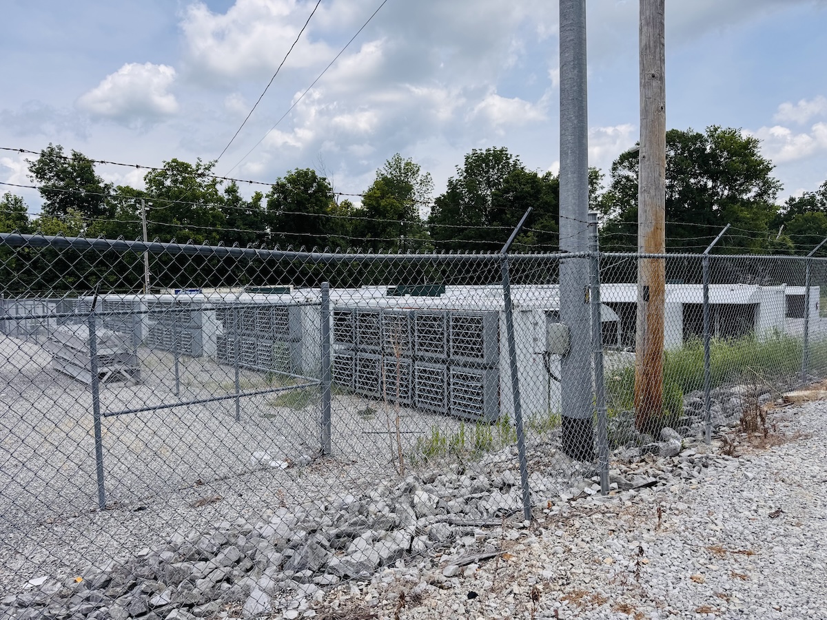 North Campbell Land Co.'s cryptocurrency computing facility inside the Hopkinsville Electric System Holland Substation. (Hoptown Chronicle photo by Jennifer P. Brown)