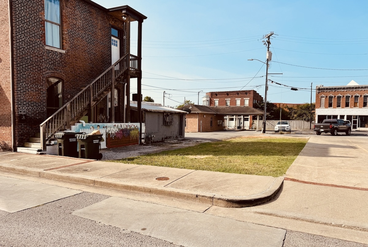 Paul and Deanna Sova recently purchased this grassy lot on Sixth Street. (Hoptown Chronicle photo by Jennifer P. Brown)