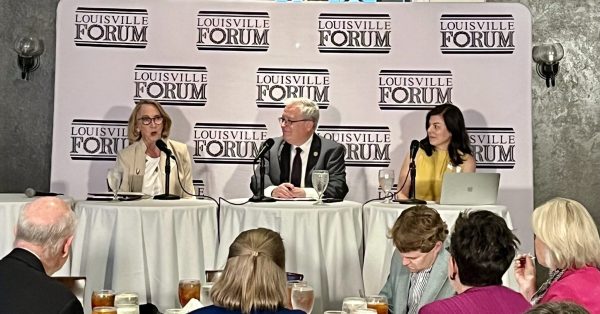 From left, journalist Deborah Yetter, Jim Waters of the Bluegrass Institute for Public Policy Solutions and Emily Beauregard of Kentucky Voices for Health discuss Medicaid during a gathering of the Louisville Forum, May 15, 2025. (Kentucky Lantern photo by Sarah Ladd)