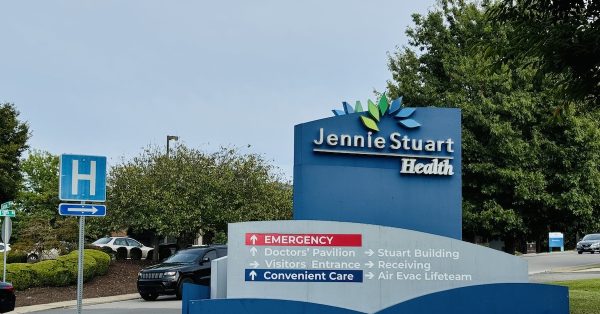 Jennie Stuart Health signage on Canton Street. (Hoptown Chronicle photo by Jennifer P. Brown)