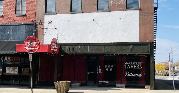 The Main Street Tavern Restaurant at Eighth and Main streets. (Hoptown Chronicle photo by Jennifer P. Brown)