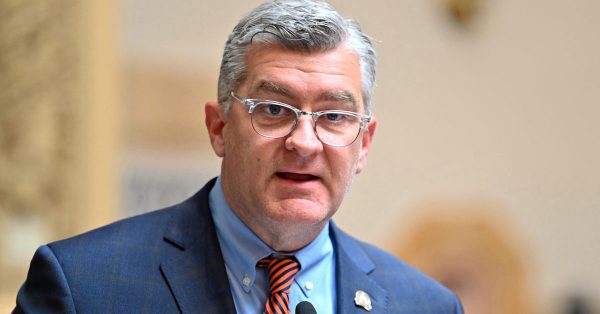 Sen. Robby Mills, R-Henderson, presents Senate Bill 7, an act related to the administration of state payroll systems on March 7, 2023. (Kentucky Legislative Research Commission photo)