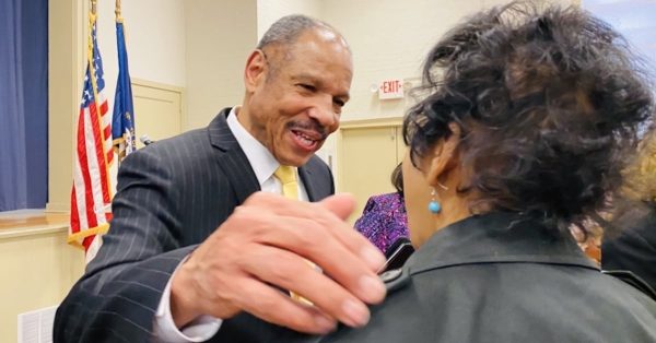 Wendell Lynch greets a well-wisher after taking the oath of office Sunday to become Hopkinsville's interim mayor. (Hoptown Chronicle photo by Jennifer P. Brown)