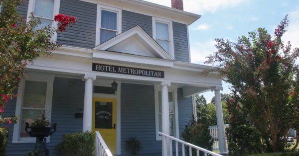 Exterior of Hotel Metropolitan in Paducah, Kentucky