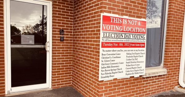 A sign posted Nov. 7, 2022, at the Southside Church of Christ activities building to notify voters that site is no longer used for polling. (Hoptown Chronicle photo by Jennifer P. Brown)