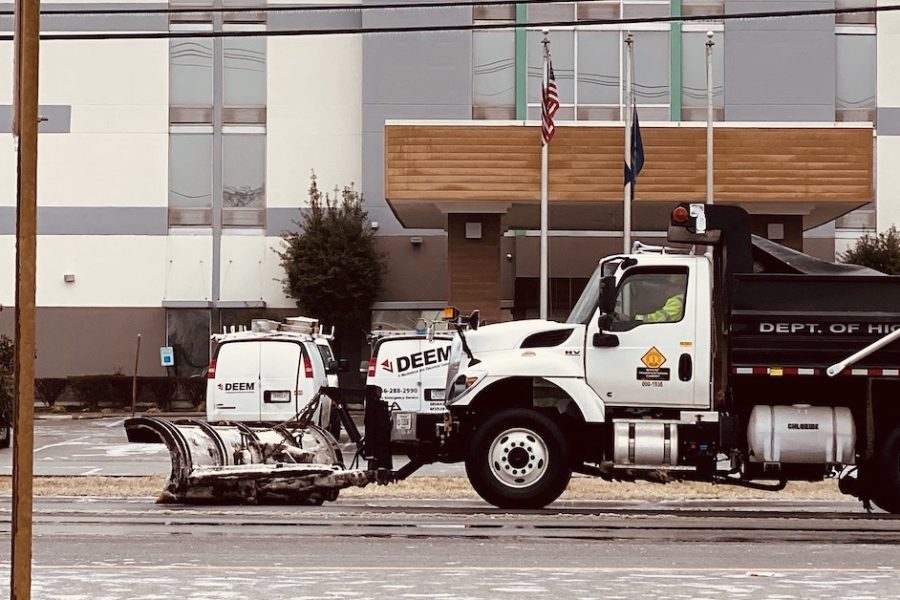 A state truck plows snow on Fort Campbell Boulevard near Skyline Drive. (Hoptown Chronicle photo by Jennifer P. Brown)