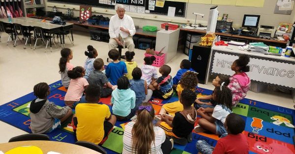 Wynn Radford reads to a class at Martin Luther King Jr. Elementary School in May 2022 for the Read Men Read program. (Christian County Literacy Council Facebook photo)